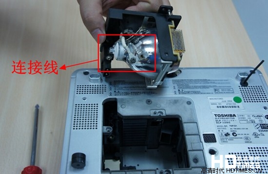 投影机灯泡不知道怎么更换?这里有答案